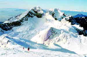 Grintovec, kamor je bila minulo soboto namenjena četverica hrvaških planincev, je priljubljena zimska točka. Foto: Boris Strmšek