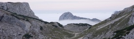  Mala: Konjsko sedlo / Velika: Mali Draški vrh in velik kamen ob poti čez Kalvarijo 