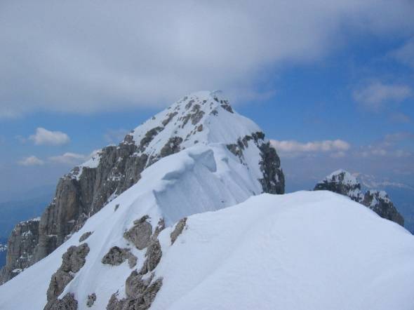 Pogled proti vrhu Špika nad policami - kraljice Julijskih Alp
