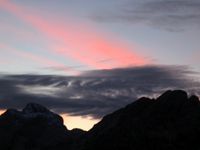 Oblaki okoli Triglava in Rjavine