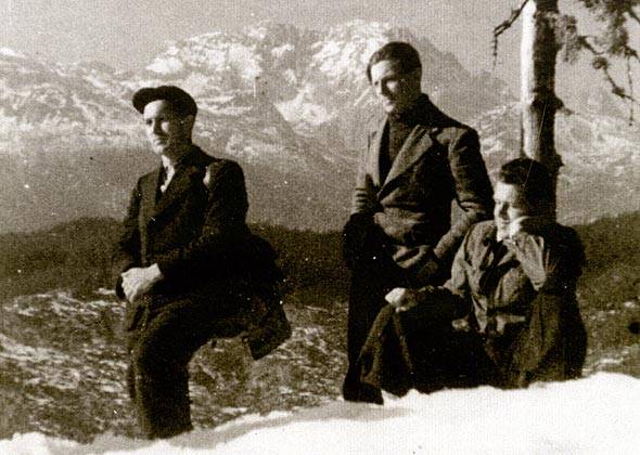 Javorov vrh na Pokljuki (1483 m), 27.02.1949: od leve - Slavko Budkovi, Egon Mihelič in Franc Ceklin