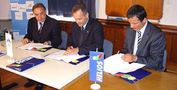 Podpisovanje pogodbe: na levi Franc Ekar, predsednik PZS