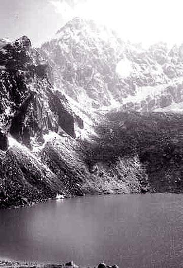 Šesttisočak Pharilapča nad jezerom Gouyo; foto Viki Grošelj