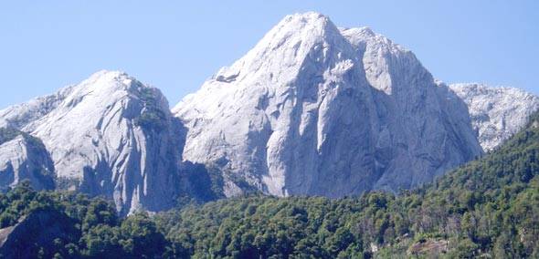 Cerro Trinidad: njuna smer vodi po sončnem delu stene